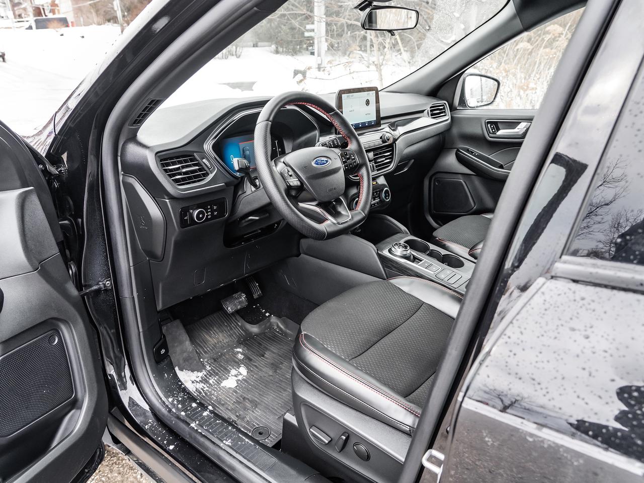 2025 Ford Escape ST-Line Select AWD Photo