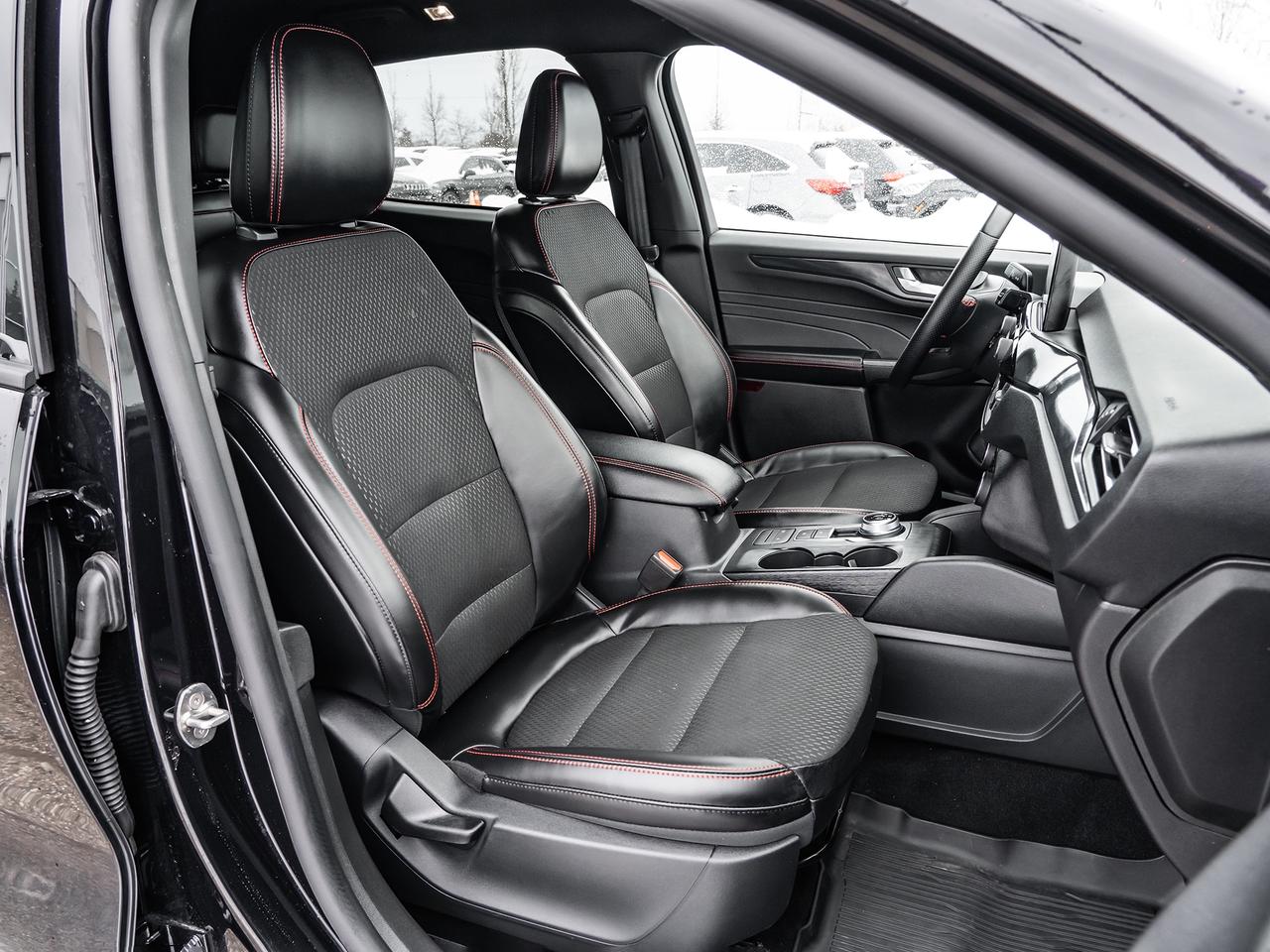 2025 Ford Escape ST-Line Select AWD Photo