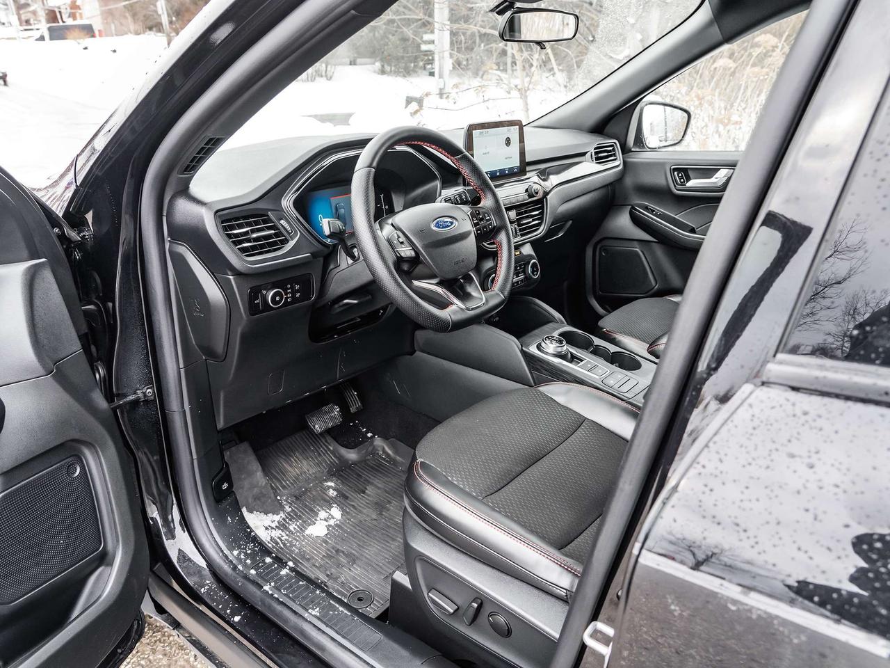 2025 Ford Escape ST-Line Select AWD Photo