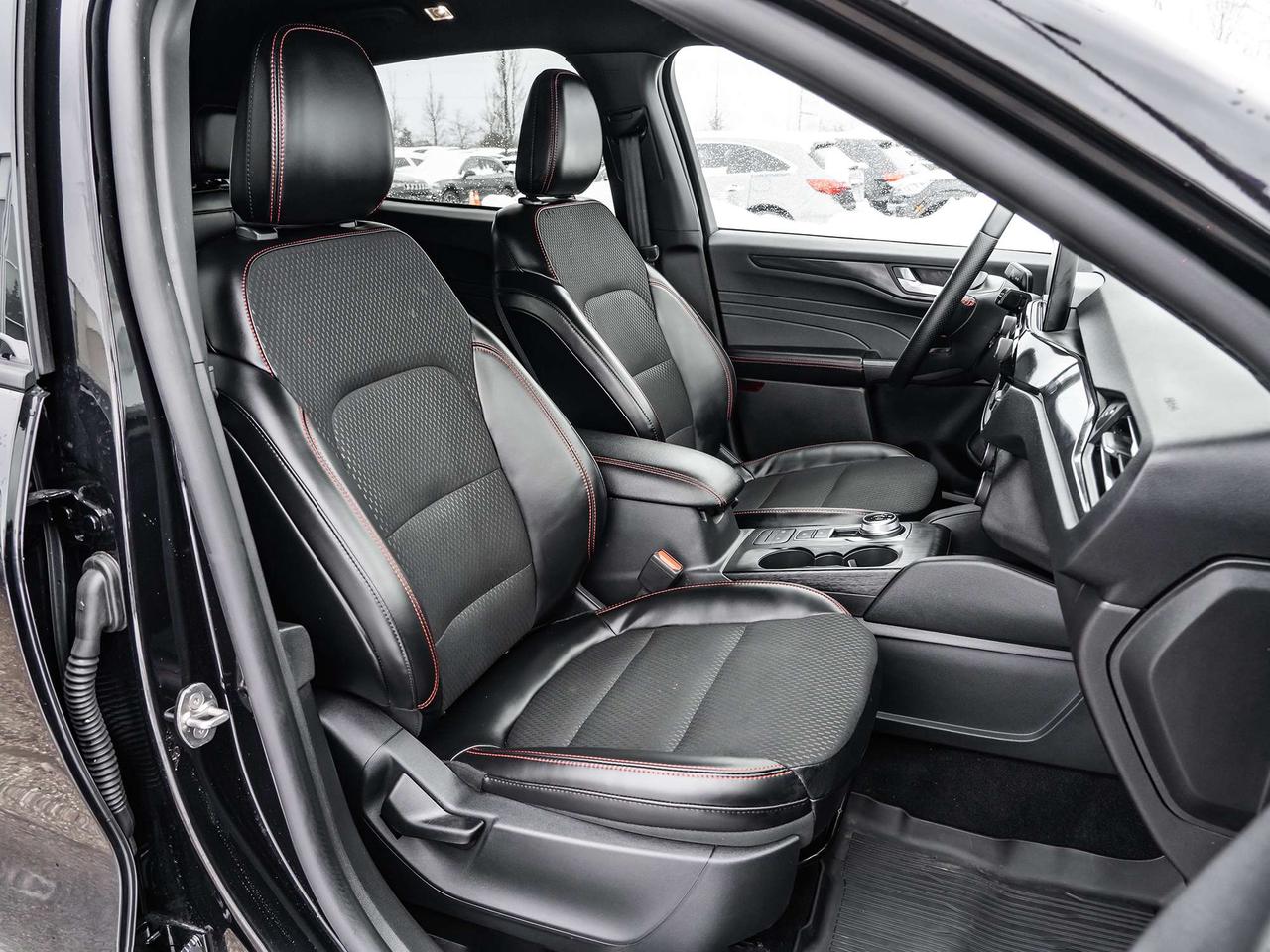 2025 Ford Escape ST-Line Select AWD Photo