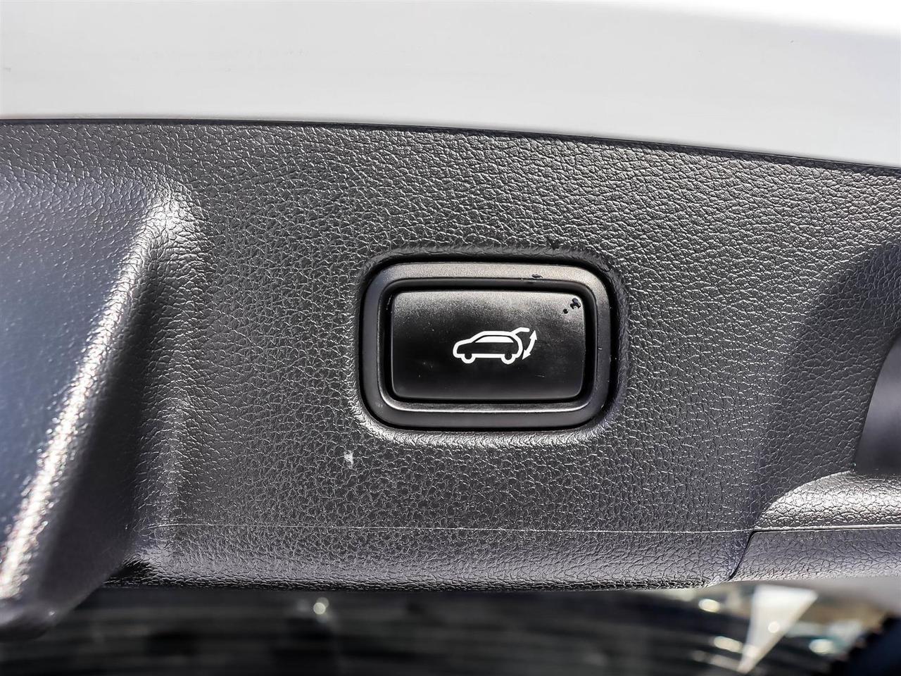 2025 Hyundai PALISADE Ultimate Calligraphy Night Photo