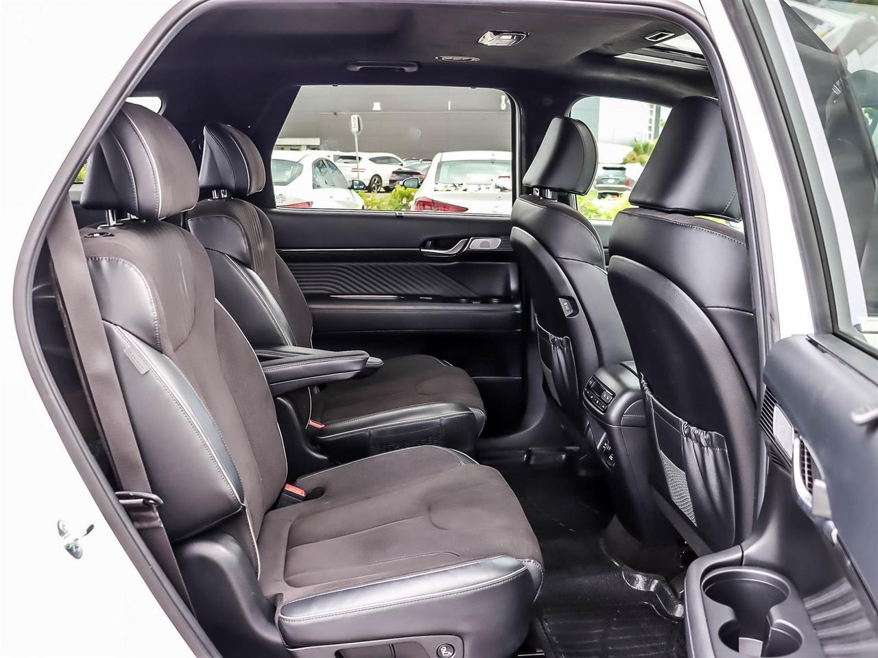 2025 Hyundai PALISADE Ultimate Calligraphy Night Photo