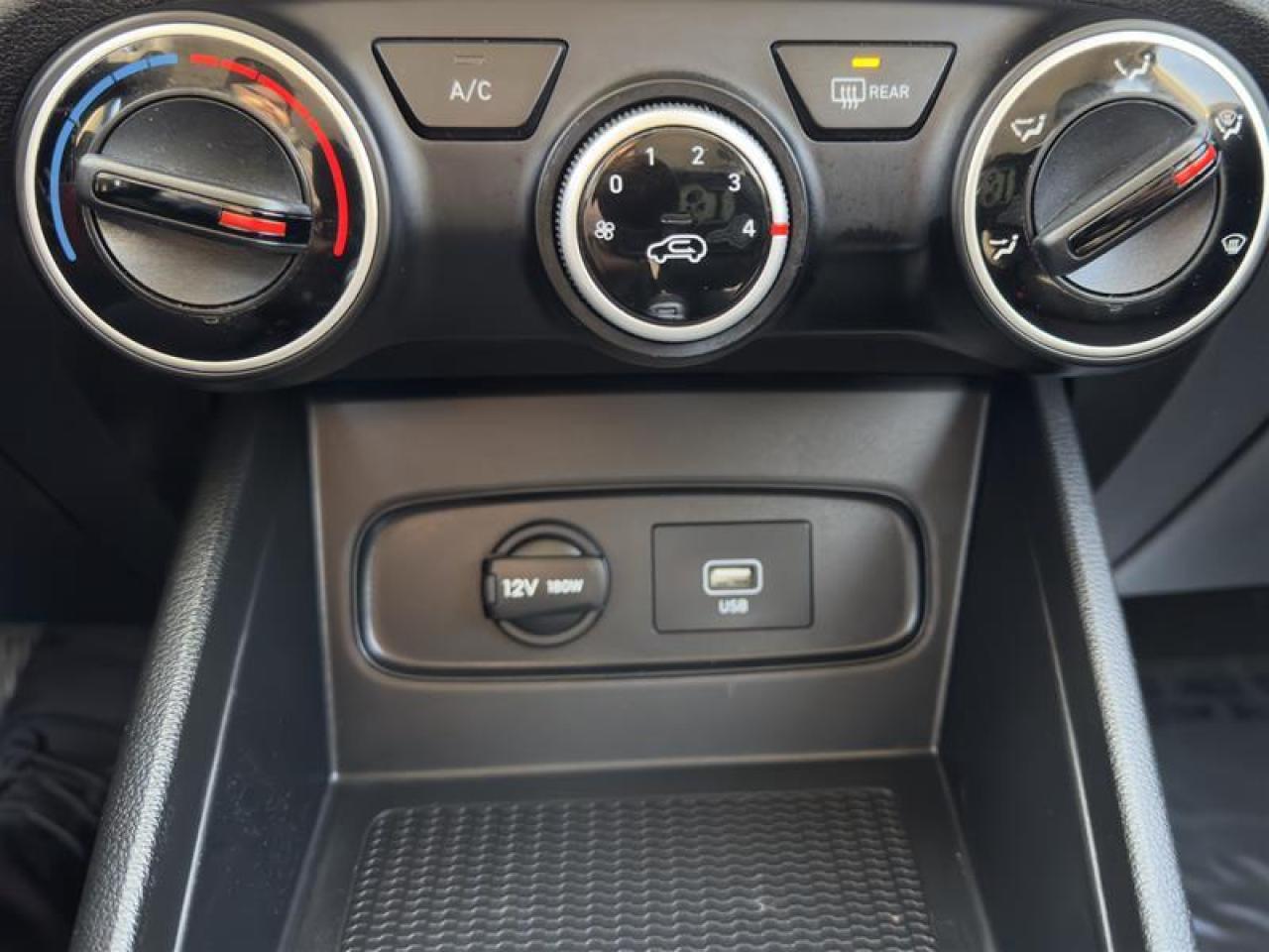 2021 Hyundai Venue FWD Essential IVT Photo