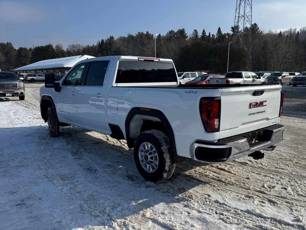 2026 GMC SIERRA 2500HD Crew Cab Standard Box 4-Wheel Drive SLE Photo