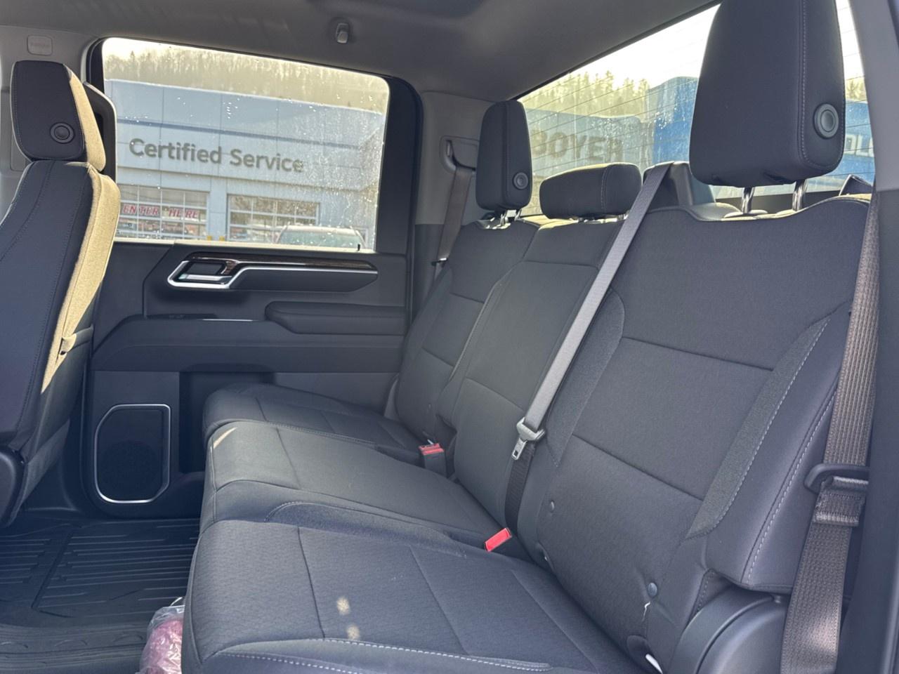 2026 GMC SIERRA 2500HD Crew Cab Standard Box 4-Wheel Drive SLE Photo