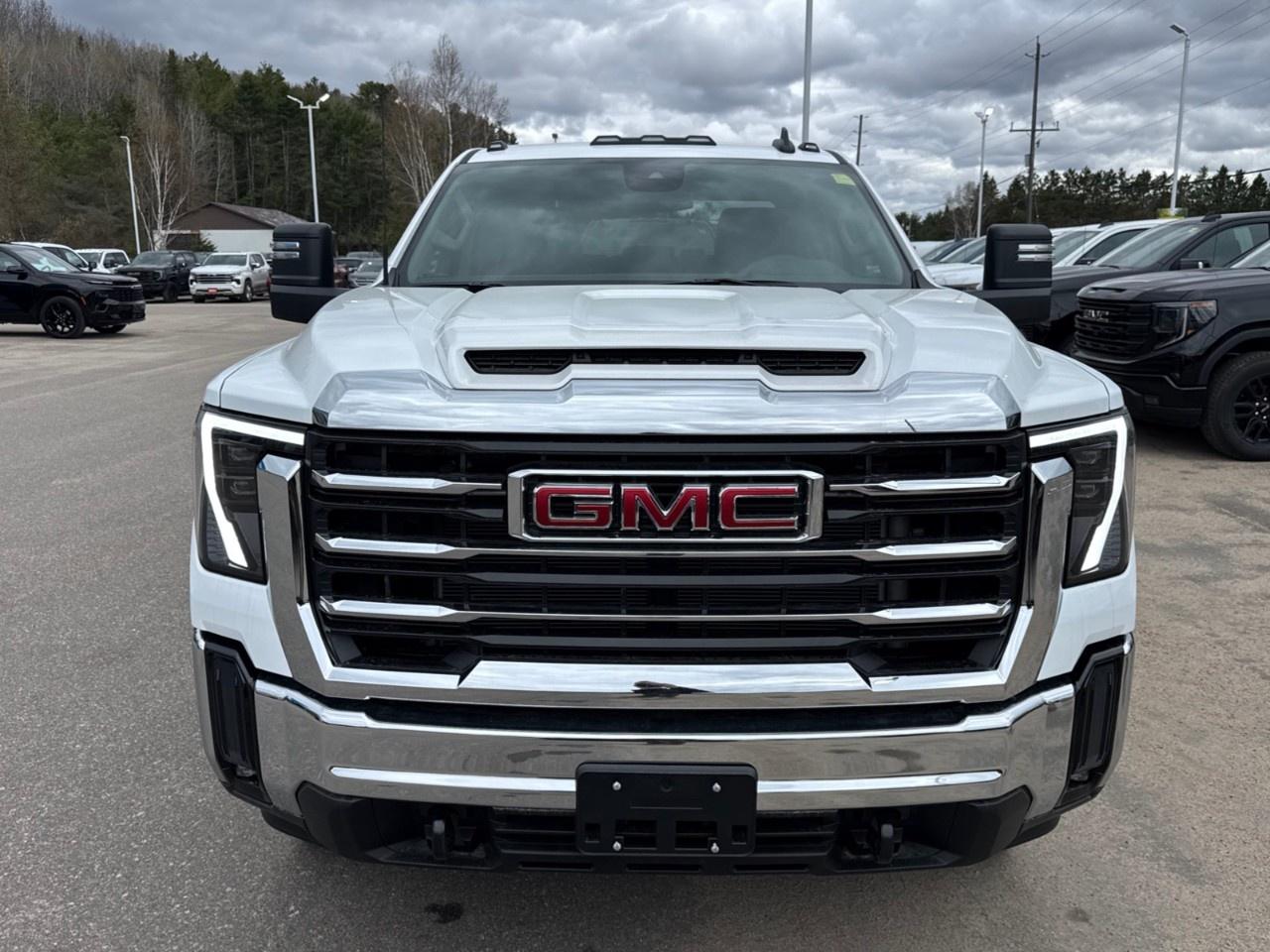 2026 GMC SIERRA 2500HD Crew Cab Standard Box 4-Wheel Drive SLE Photo