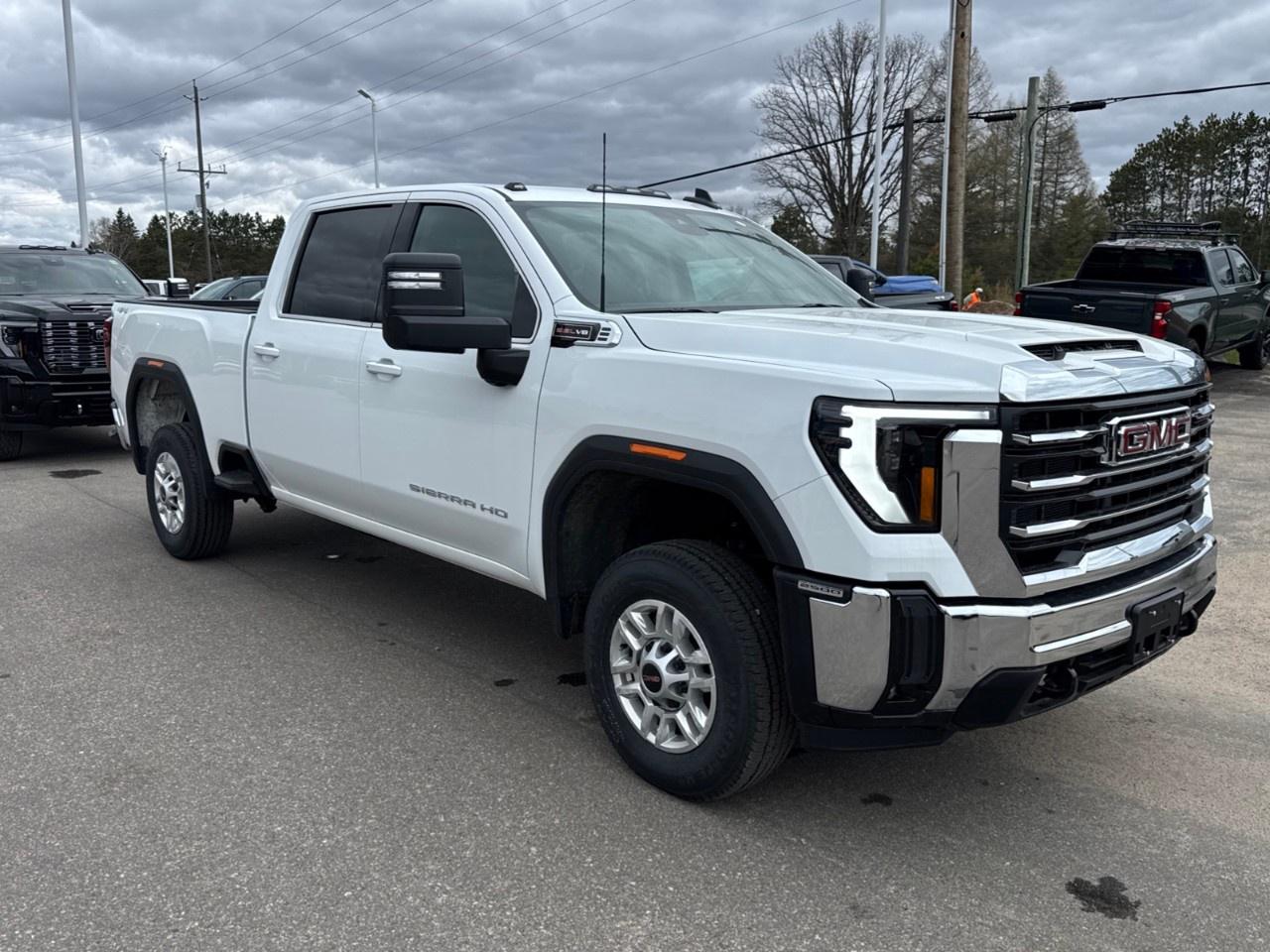 2026 GMC SIERRA 2500HD Crew Cab Standard Box 4-Wheel Drive SLE Photo