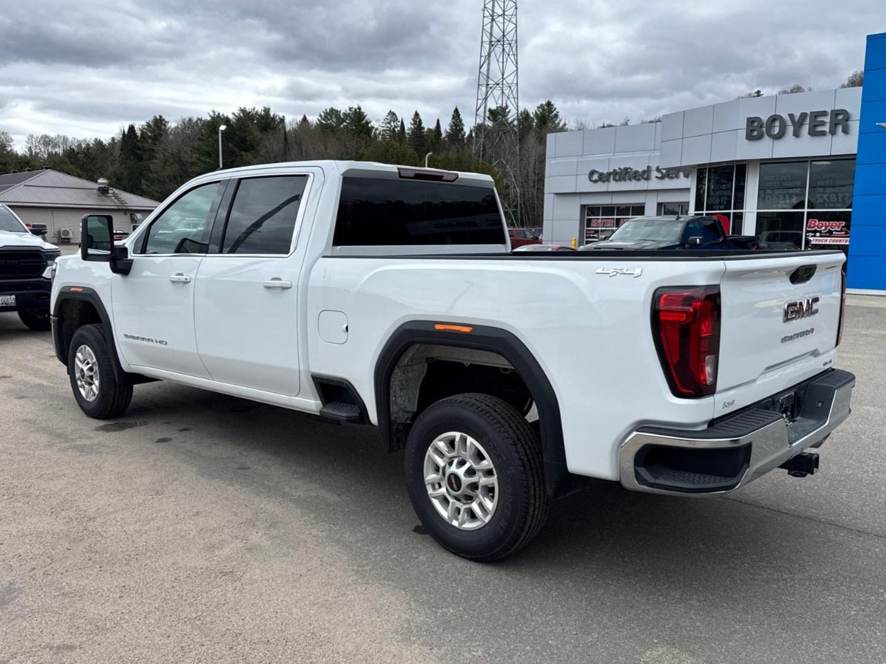 2026 GMC SIERRA 2500HD Crew Cab Standard Box 4-Wheel Drive SLE Photo