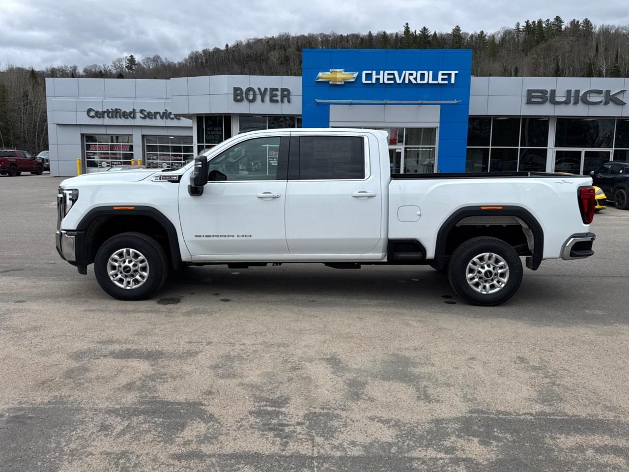 2026 GMC SIERRA 2500HD Crew Cab Standard Box 4-Wheel Drive SLE Photo
