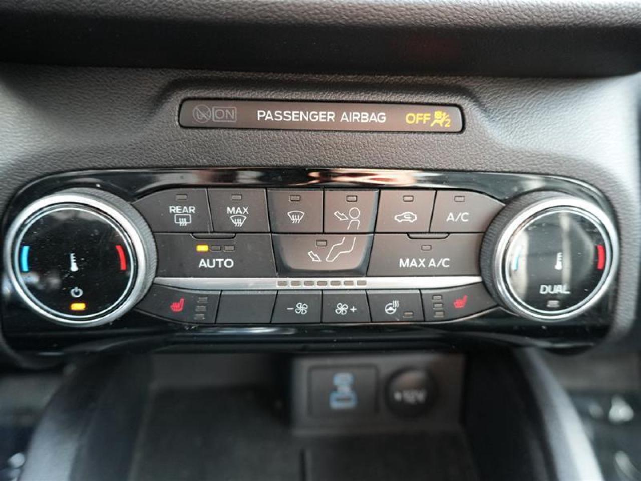 2022 Ford Escape Titanium AWD Photo