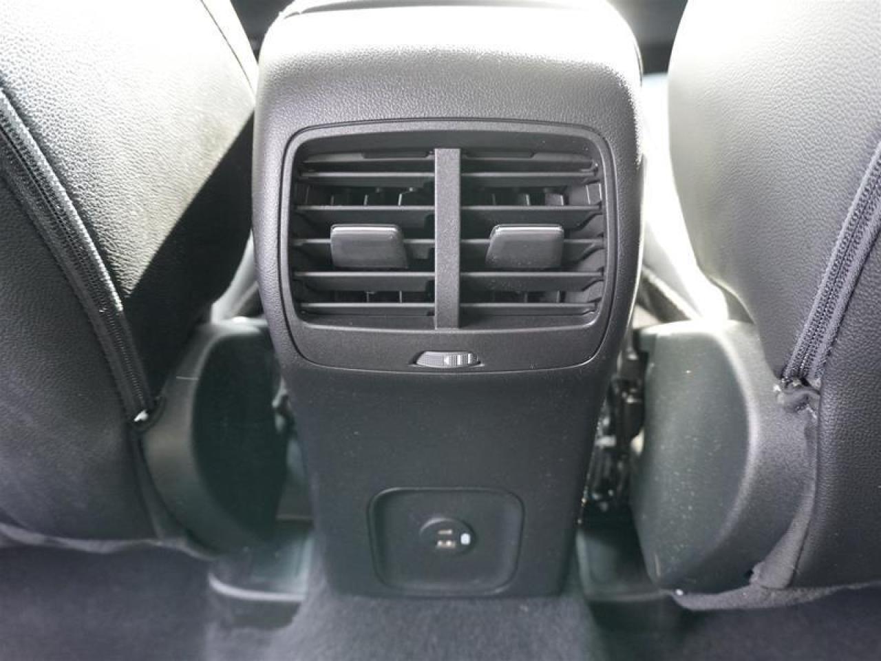 2022 Ford Escape Titanium AWD Photo