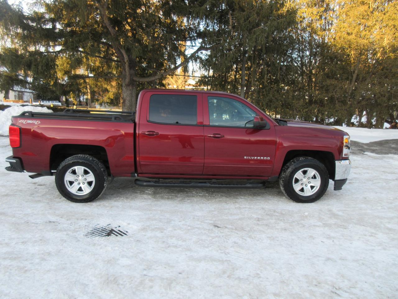 2017 Chevrolet Silverado 1500 4WD CREW CAB 143.5" LT W/1LT Photo3