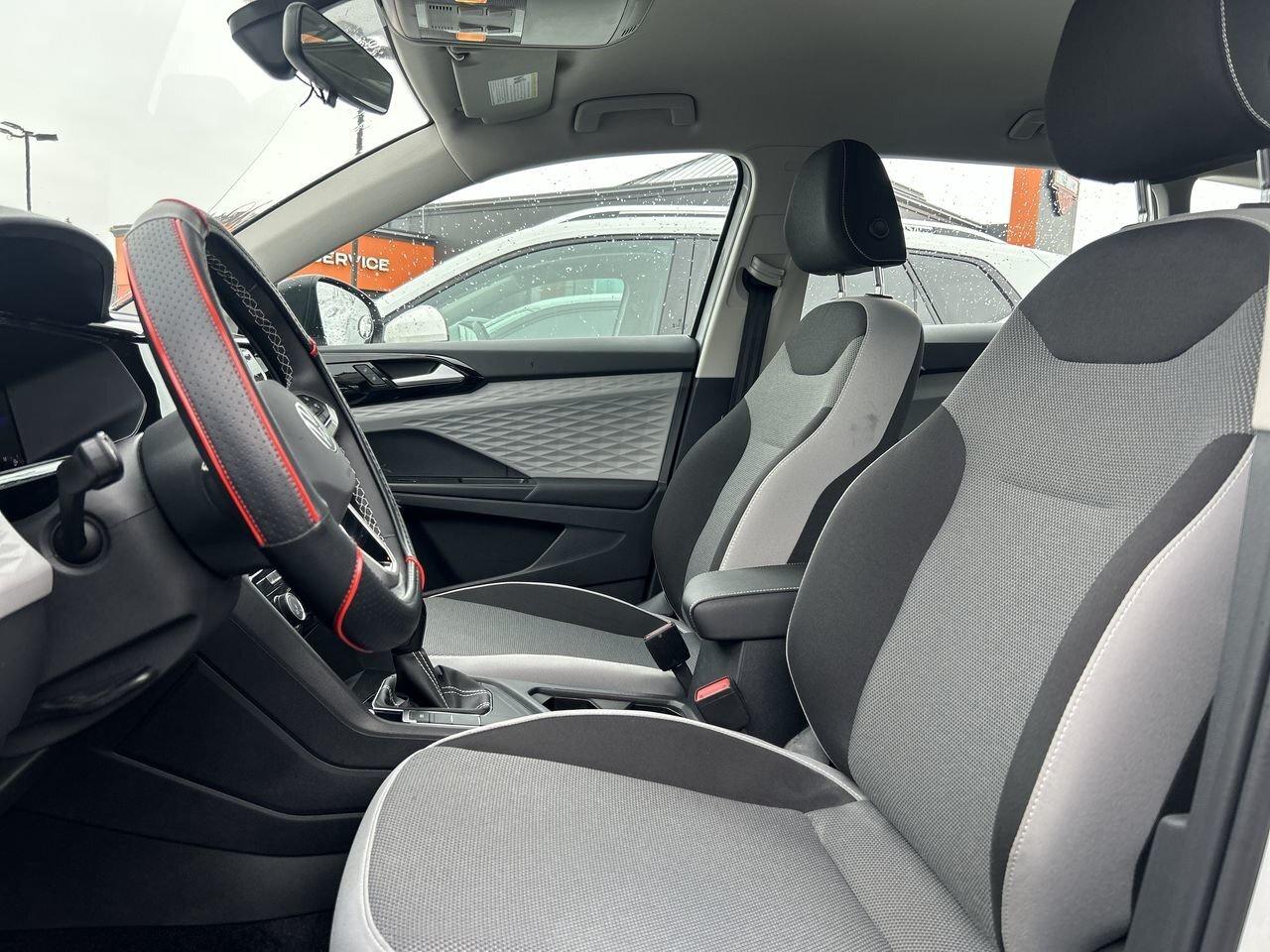 2023 Volkswagen Taos Trendline 1.5T 7sp at DSG w/ Tip 4M Alloy Wheels Photo