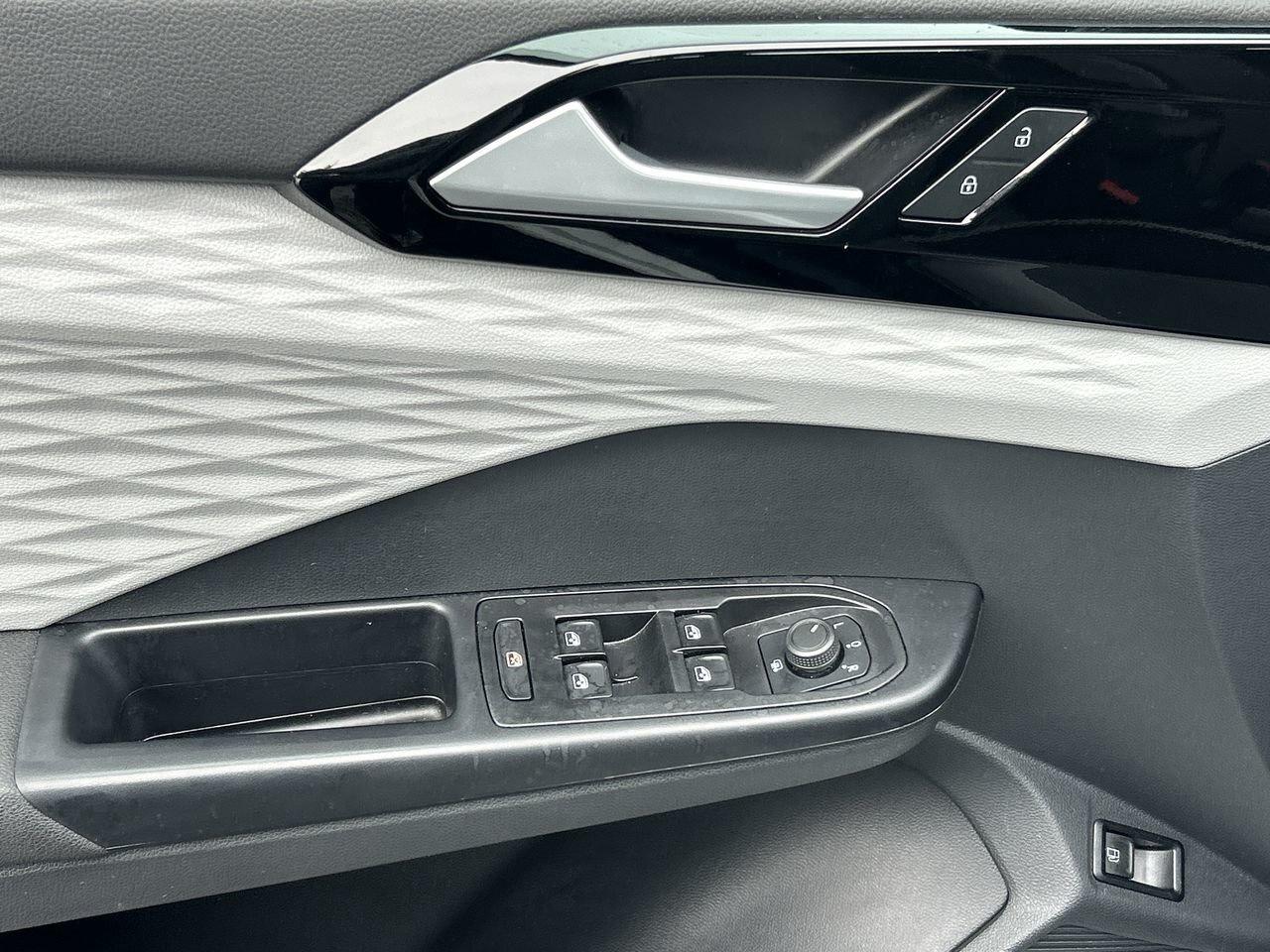 2023 Volkswagen Taos Trendline 1.5T 7sp at DSG w/ Tip 4M Alloy Wheels Photo