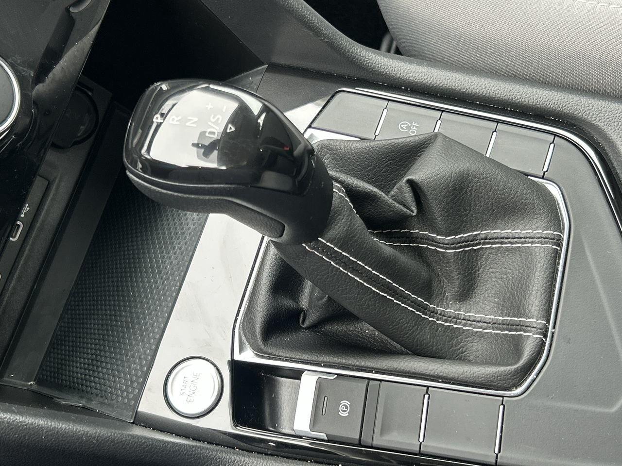 2023 Volkswagen Taos Trendline 1.5T 7sp at DSG w/ Tip 4M Alloy Wheels Photo