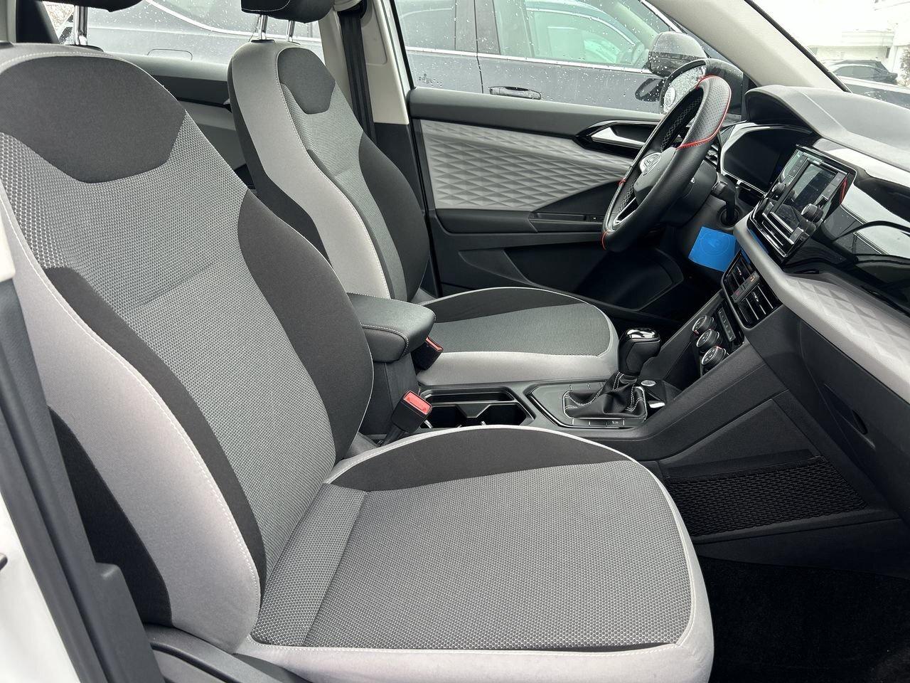 2023 Volkswagen Taos Trendline 1.5T 7sp at DSG w/ Tip 4M Alloy Wheels Photo