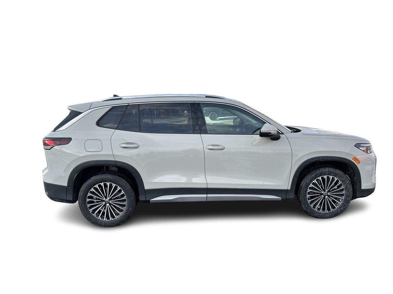 2026 Volkswagen Tiguan Comfortline 4MOTION Adaptive Cruise Control  Lane Photo