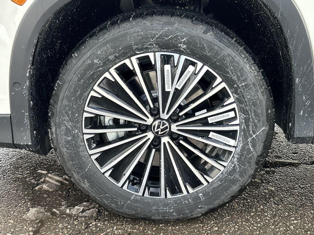 2026 Volkswagen Tiguan Comfortline 4MOTION Adaptive Cruise Control  Lane Photo