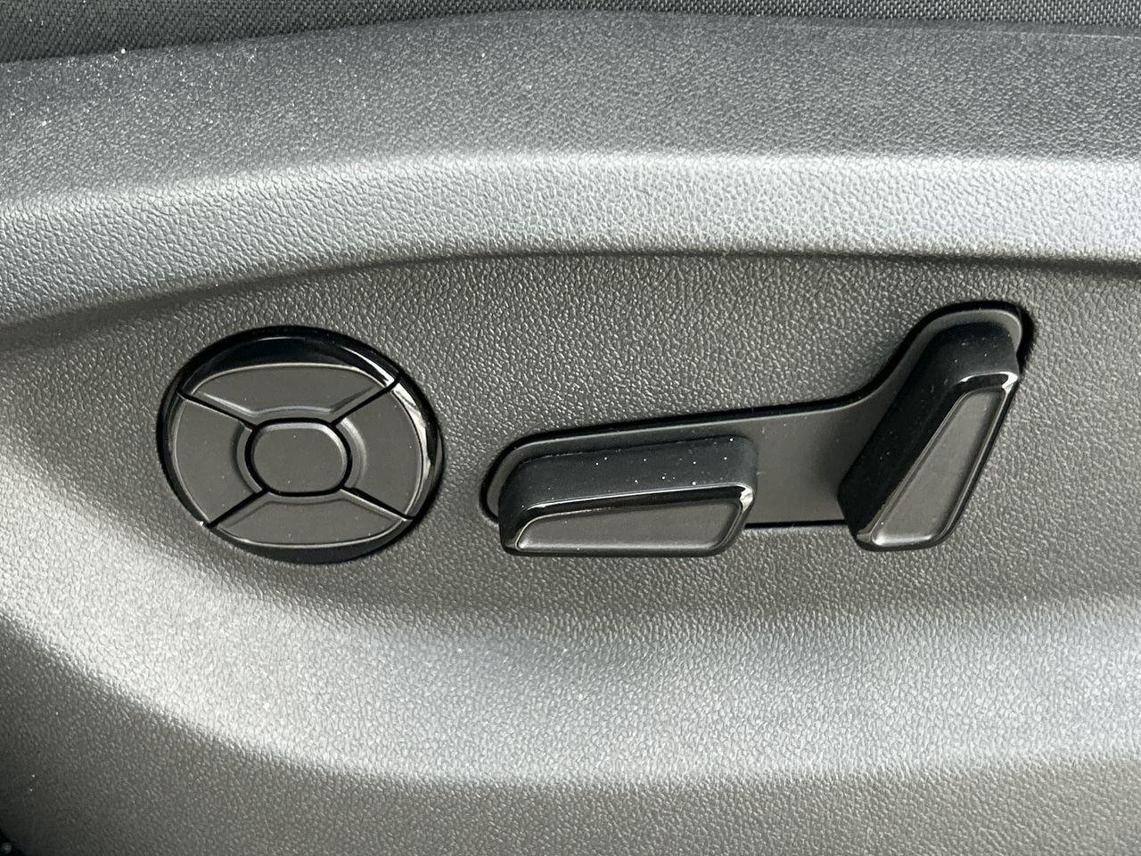 2026 Volkswagen Tiguan Comfortline 4MOTION Adaptive Cruise Control  Lane Photo