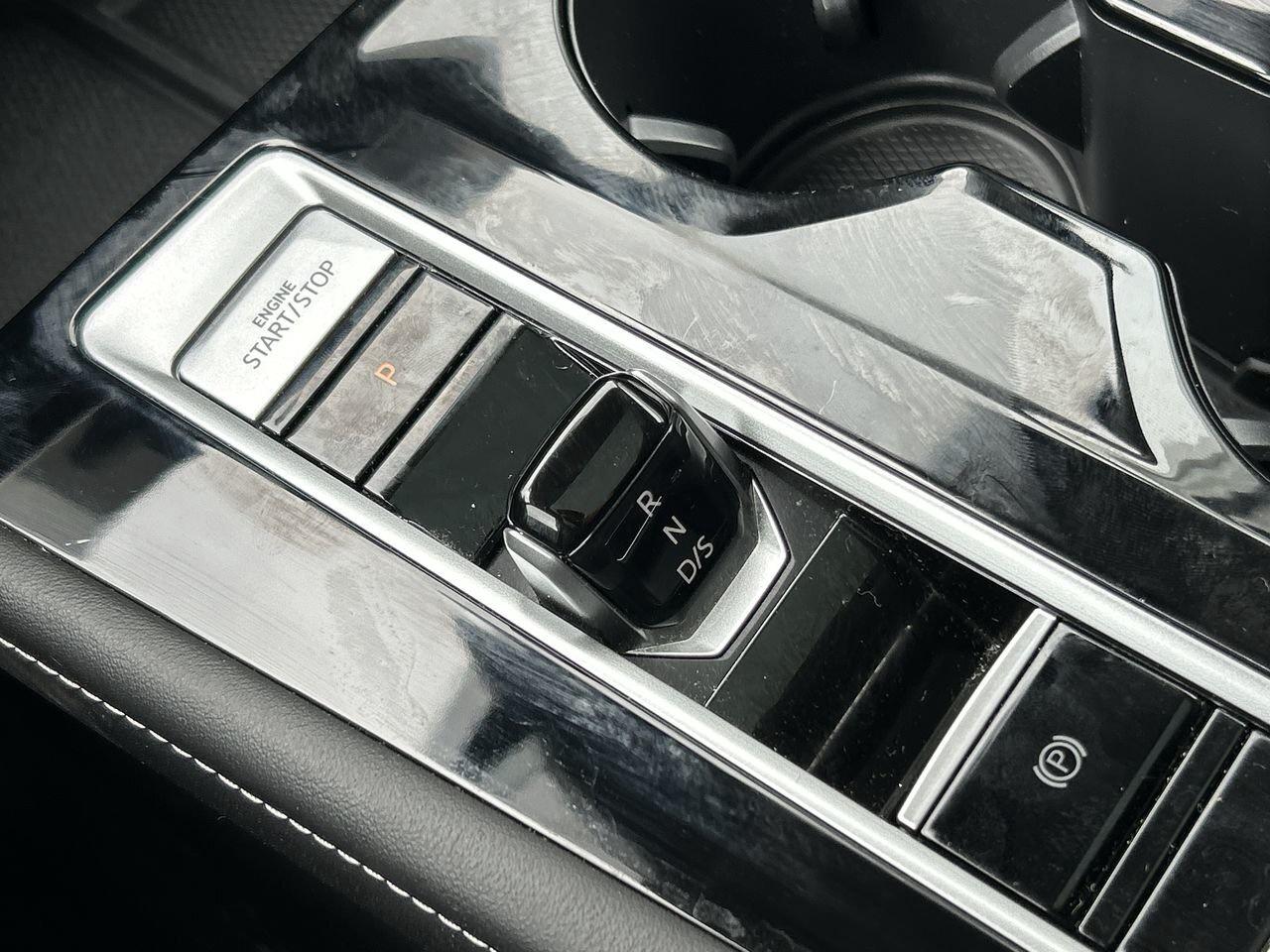 2024 Volkswagen Atlas Highline 2.0 TSI 4MOTION Leather  Sunroof  Alloy W Photo