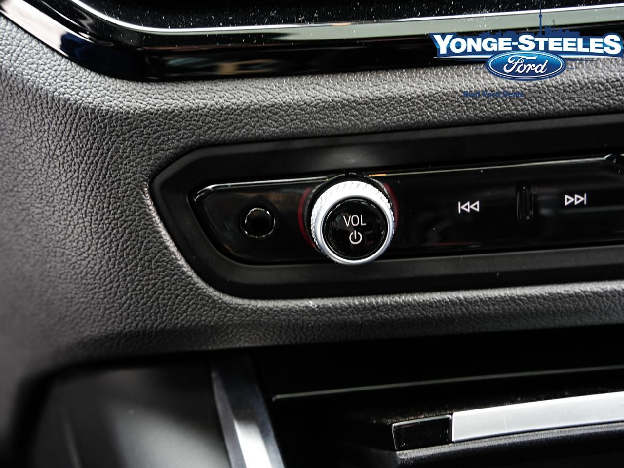 2023 BMW M3 Competition M xDrive Sedan Photo