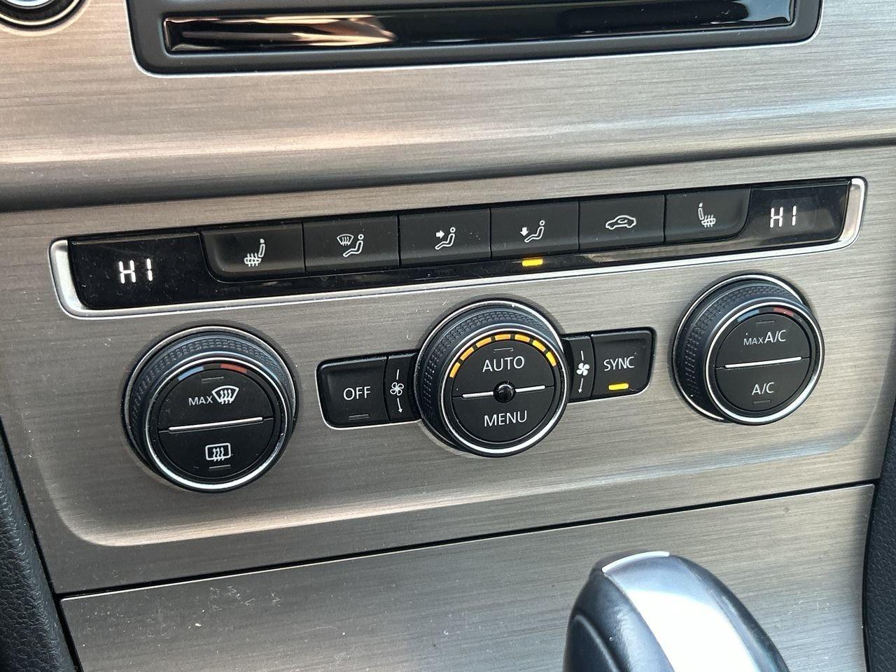 2017 Volkswagen Golf 5-Dr 1.8T Comfortline 6sp at w/Tip Keyless Start Photo