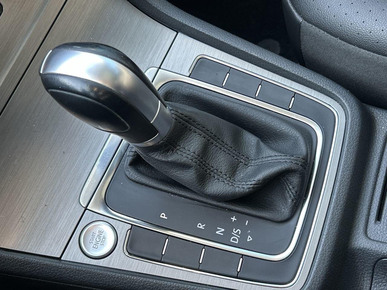 2017 Volkswagen Golf 5-Dr 1.8T Comfortline 6sp at w/Tip Keyless Start Photo