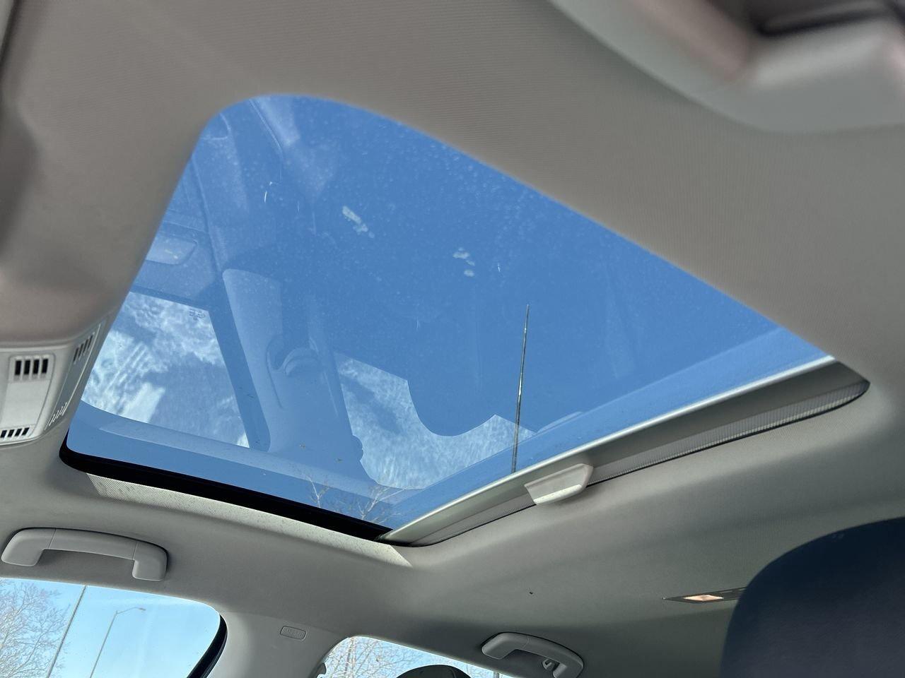 2017 Volkswagen Golf 5-Dr 1.8T Comfortline 6sp at w/Tip Keyless Start Photo