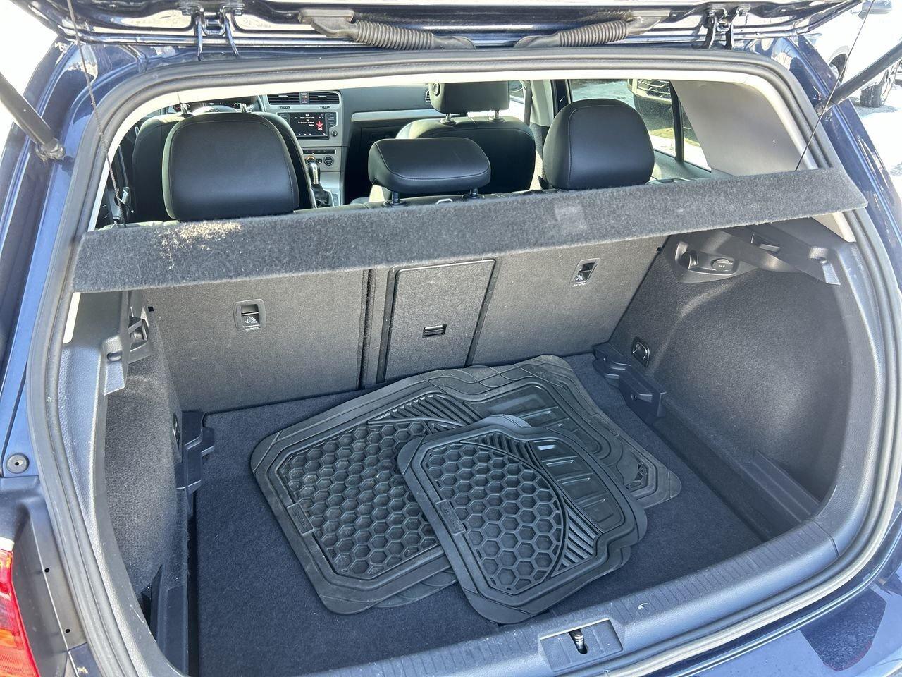 2017 Volkswagen Golf 5-Dr 1.8T Comfortline 6sp at w/Tip Keyless Start Photo