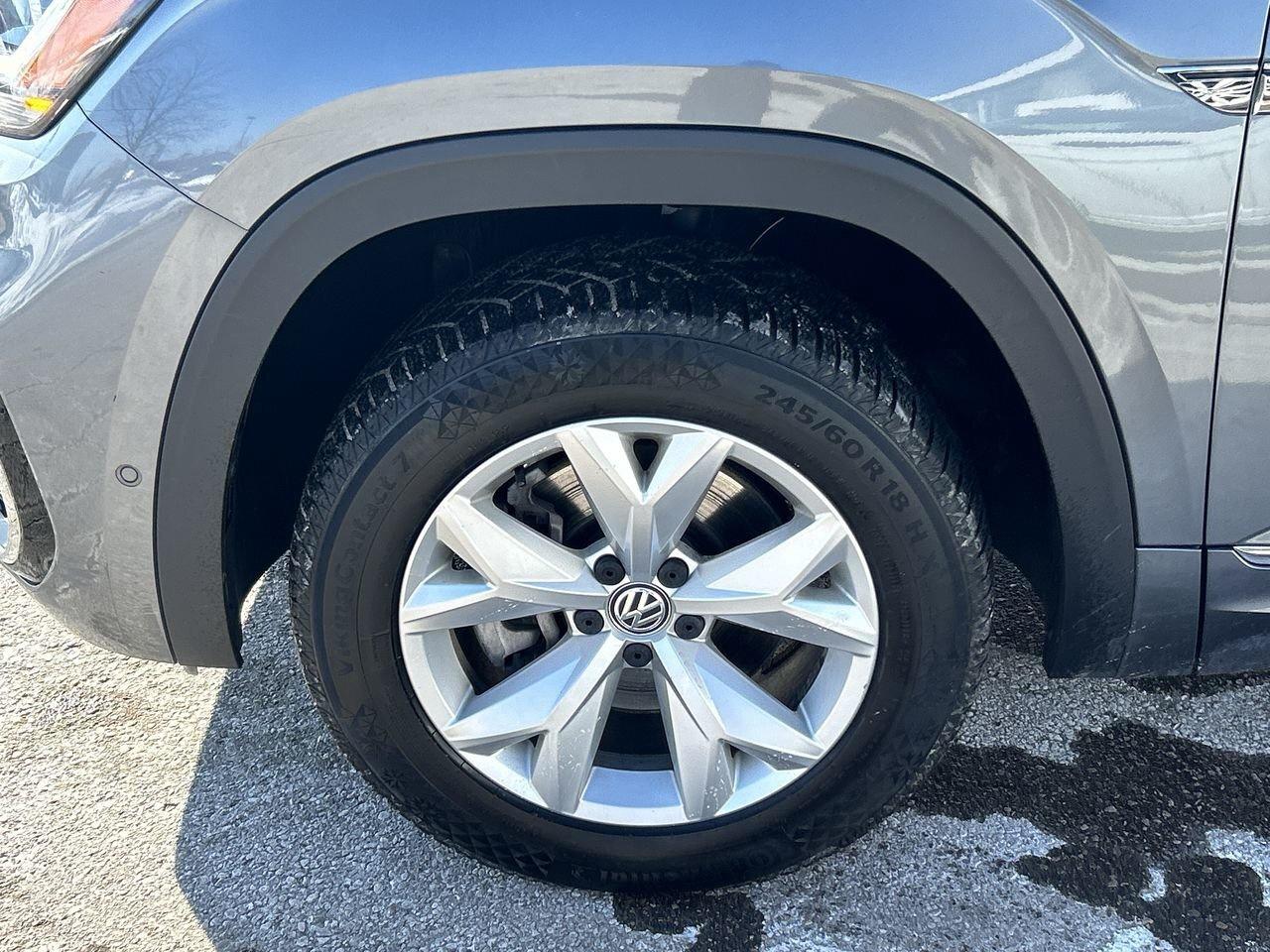 2023 Volkswagen Atlas Execline 3.6L 8sp at w/Tip 4MOTION Sunroof  Alloy Photo