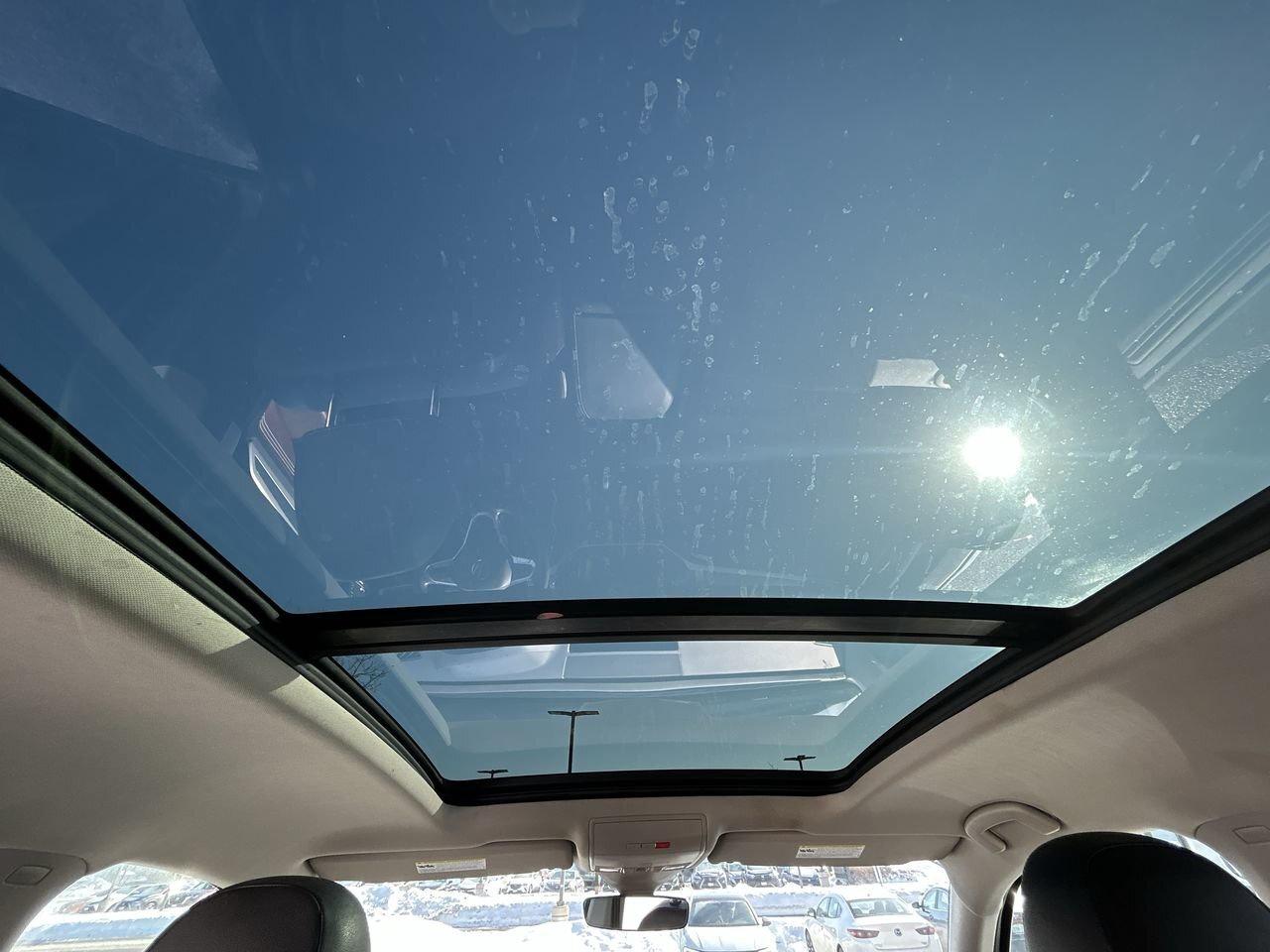 2023 Volkswagen Atlas Execline 3.6L 8sp at w/Tip 4MOTION Sunroof  Alloy Photo