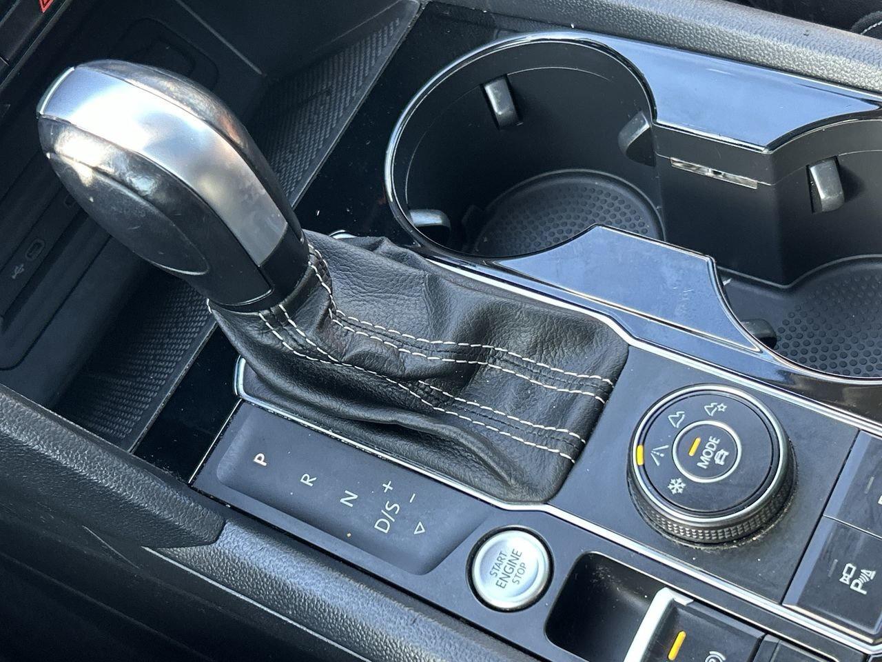 2023 Volkswagen Atlas Execline 3.6L 8sp at w/Tip 4MOTION Sunroof  Alloy Photo