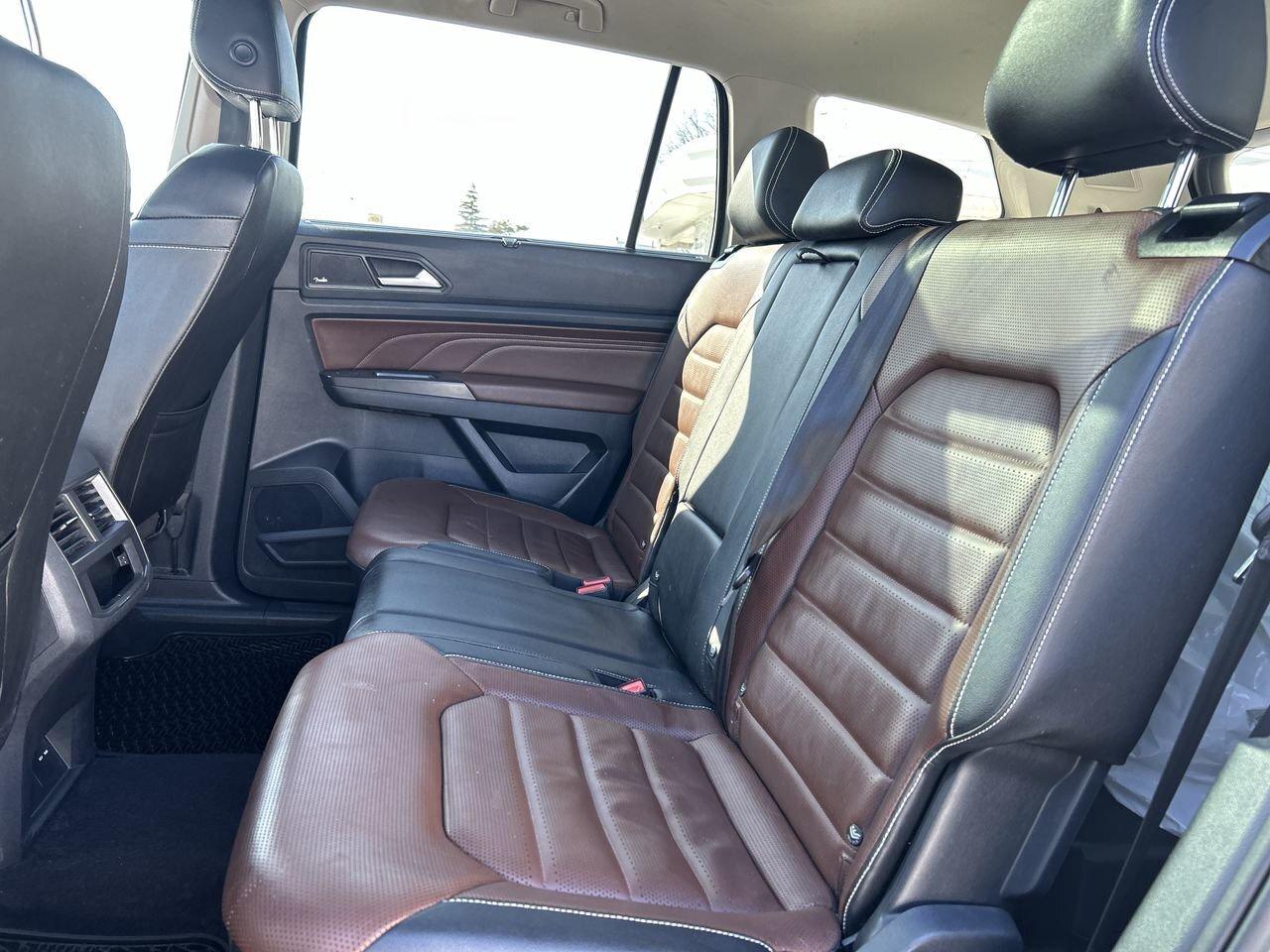 2023 Volkswagen Atlas Execline 3.6L 8sp at w/Tip 4MOTION Sunroof  Alloy Photo