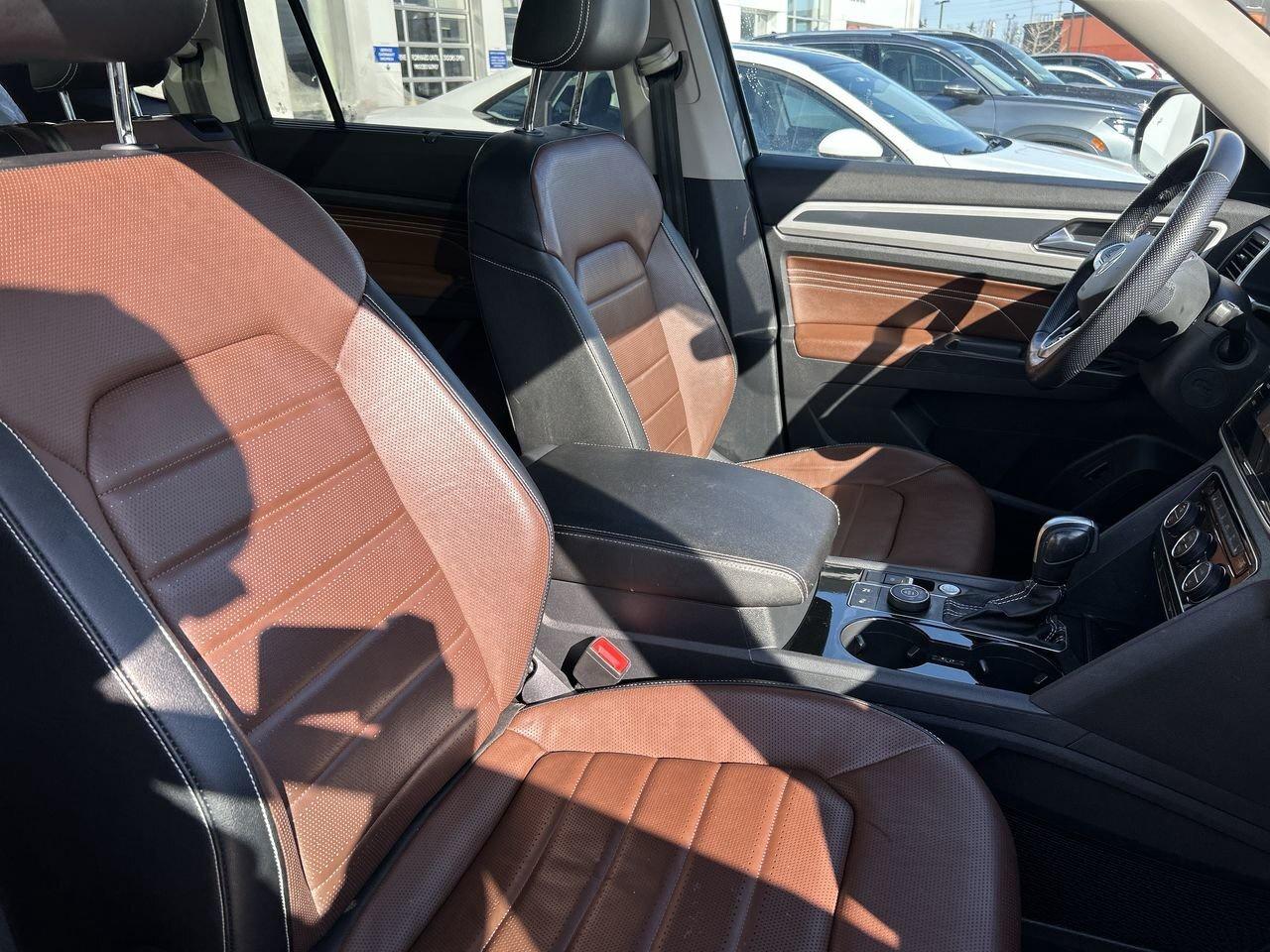 2023 Volkswagen Atlas Execline 3.6L 8sp at w/Tip 4MOTION Sunroof  Alloy Photo