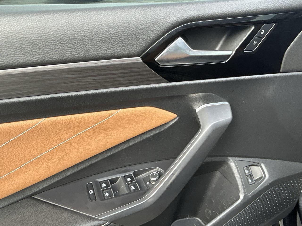 2022 Volkswagen Jetta Highline 1.5 T 8Sp at w/Tip Leather Seats  Alloy W Photo