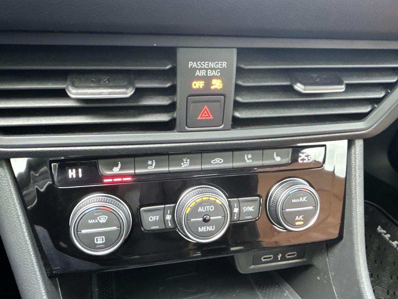 2022 Volkswagen Jetta Highline 1.5 T 8Sp at w/Tip Leather Seats  Alloy W Photo