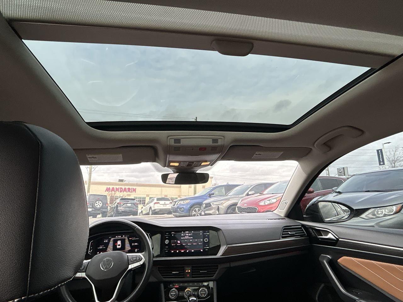 2022 Volkswagen Jetta Highline 1.5 T 8Sp at w/Tip Leather Seats  Alloy W Photo