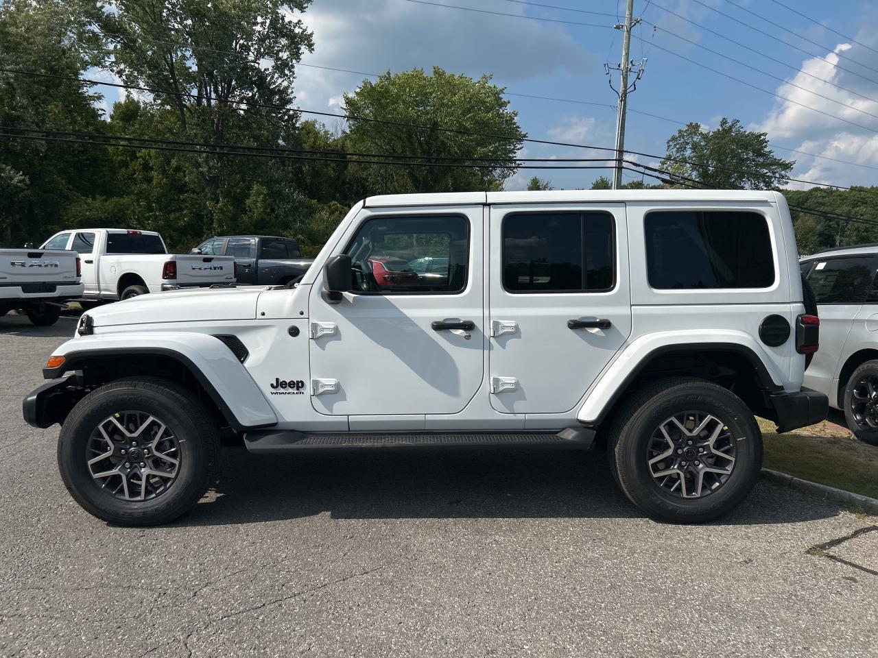 2025 Jeep Wrangler 4-Door Sahara Photo3