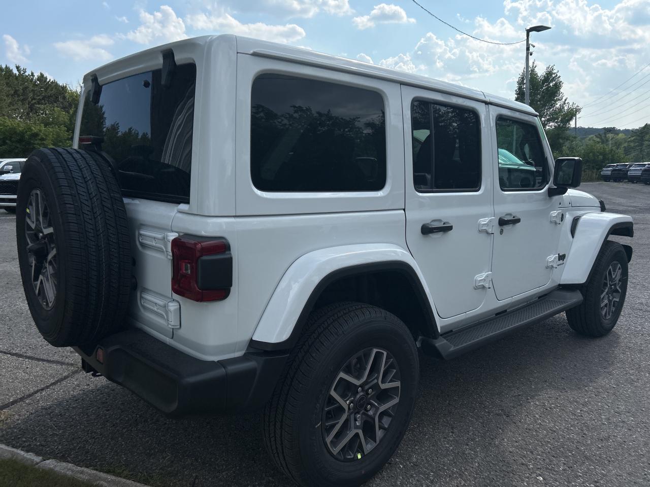 2025 Jeep Wrangler 4-Door Sahara Photo