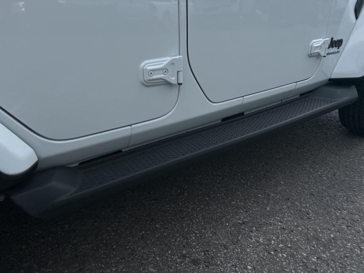 2025 Jeep Wrangler 4-Door Sahara Photo