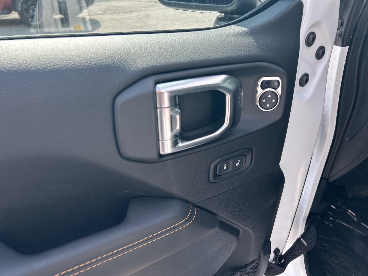 2025 Jeep Wrangler 4-Door Sahara Photo