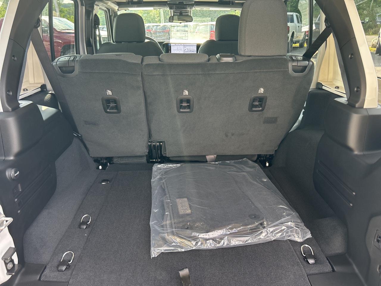 2025 Jeep Wrangler 4-Door Sahara Photo