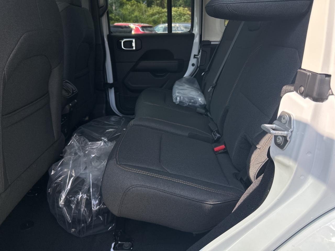 2025 Jeep Wrangler 4-Door Sahara Photo