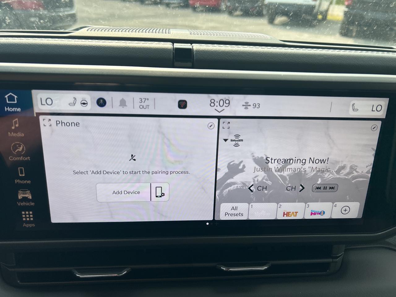 2025 Jeep Wrangler 4-Door Sahara Photo