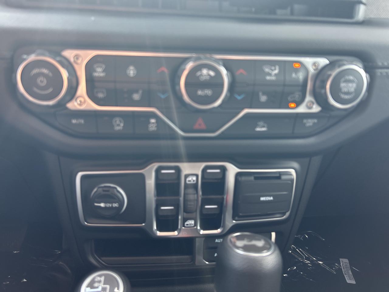 2025 Jeep Wrangler 4-Door Sahara Photo