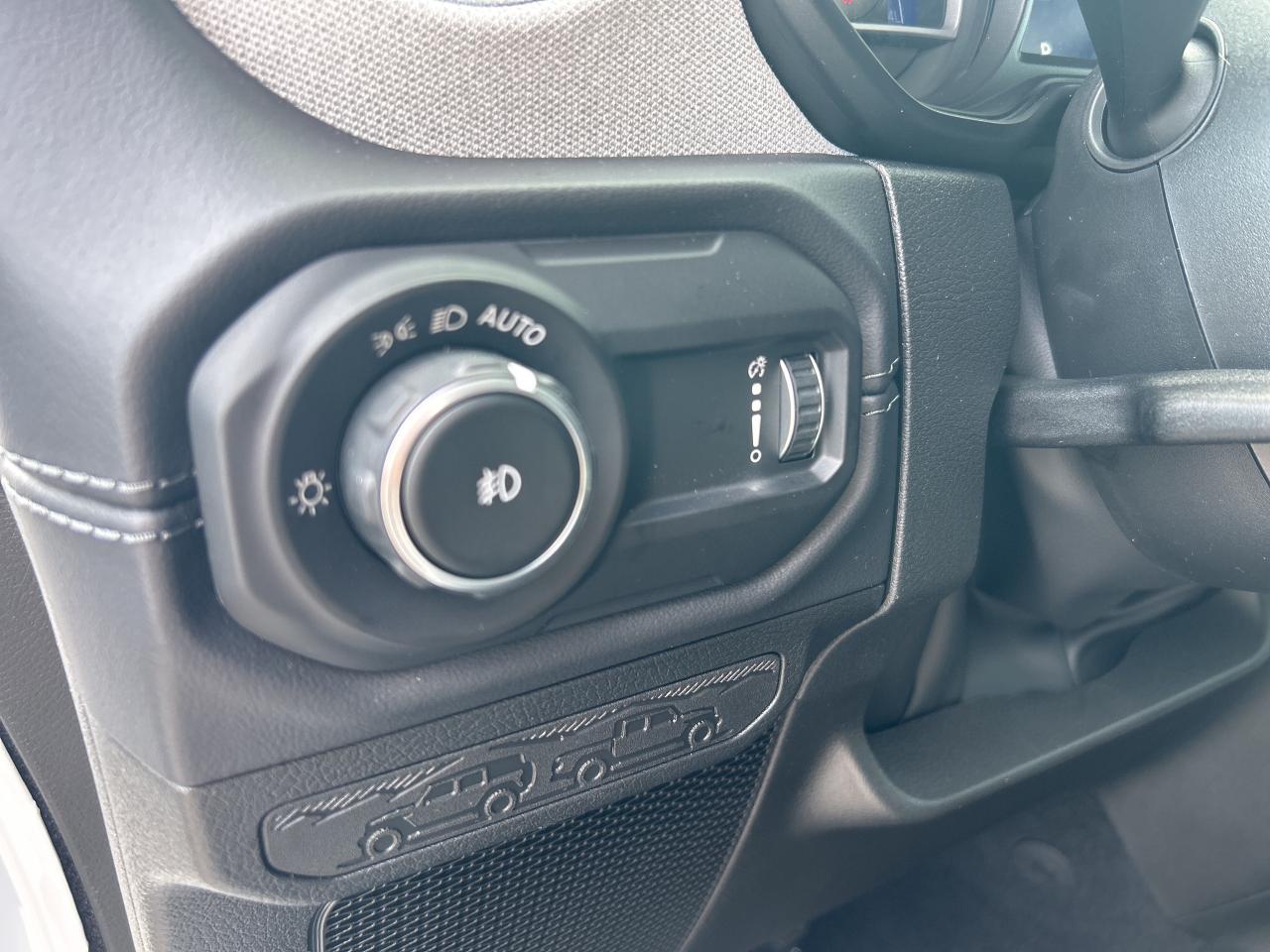 2025 Jeep Wrangler 4-Door Sahara Photo