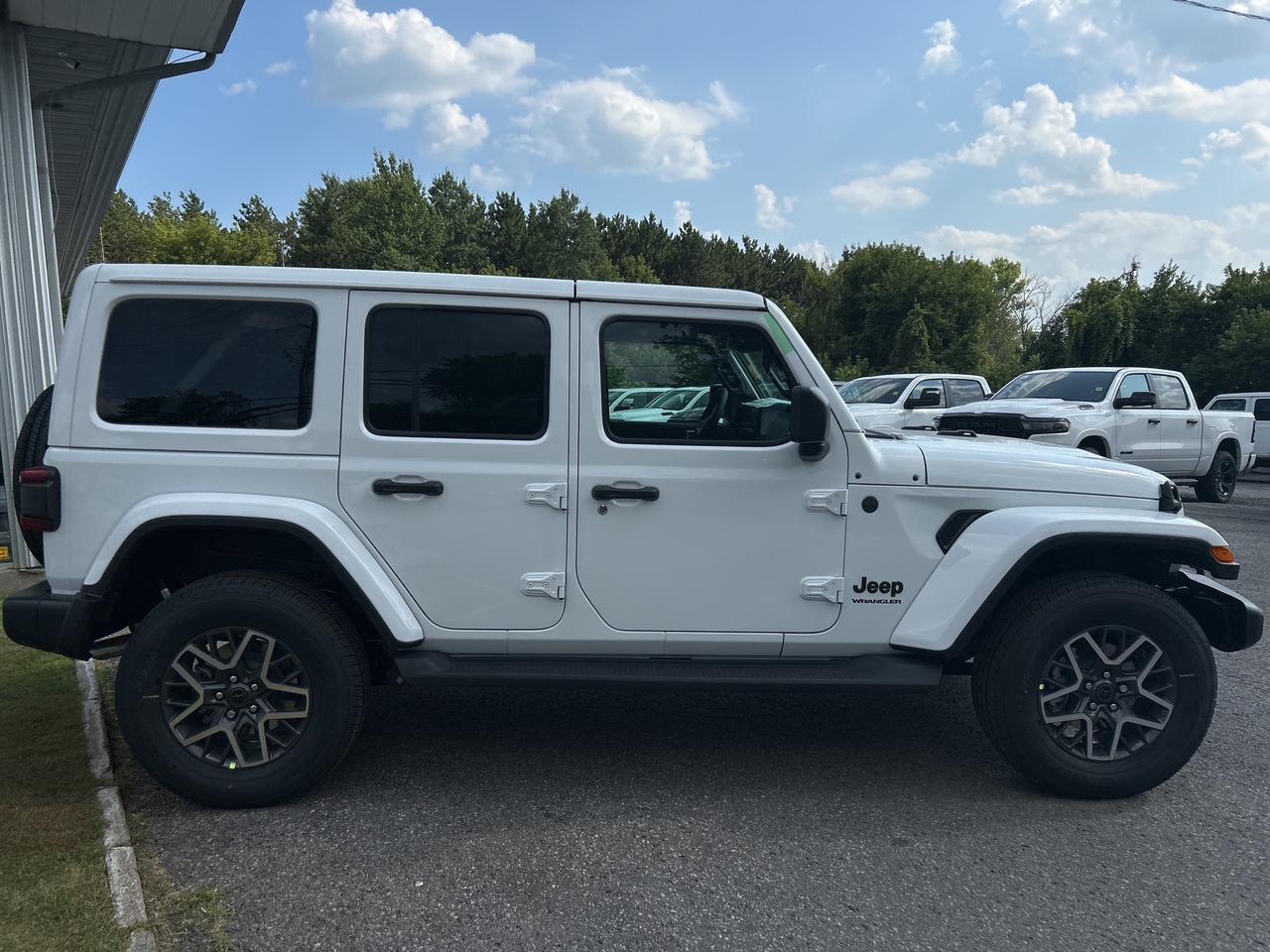 2025 Jeep Wrangler 4-Door Sahara Photo