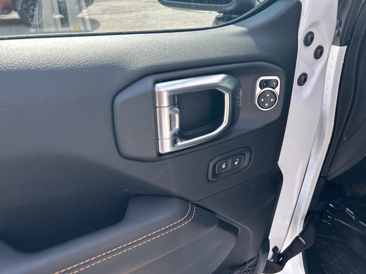 2025 Jeep Wrangler 4-Door Sahara Photo