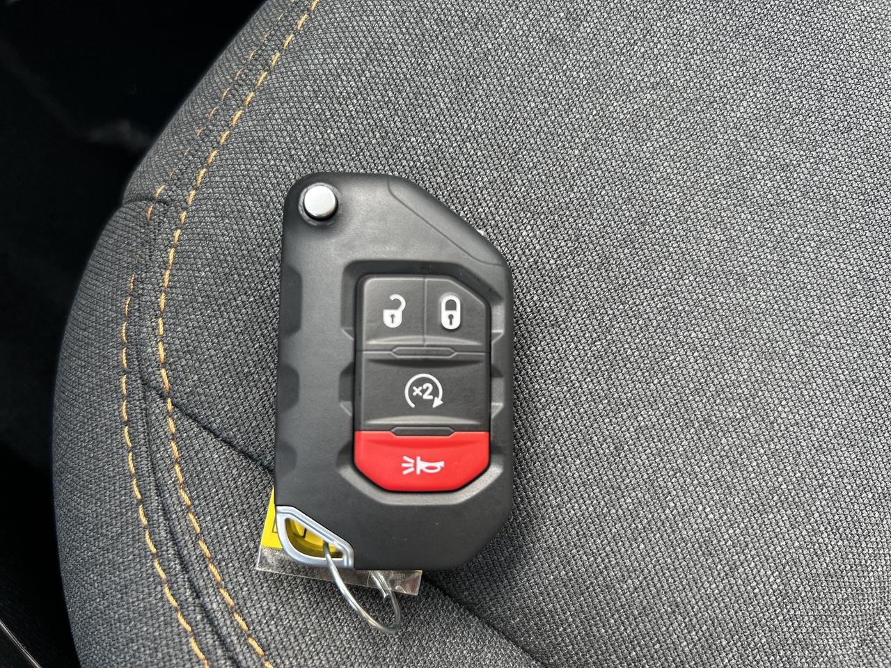 2025 Jeep Wrangler 4-Door Sahara Photo