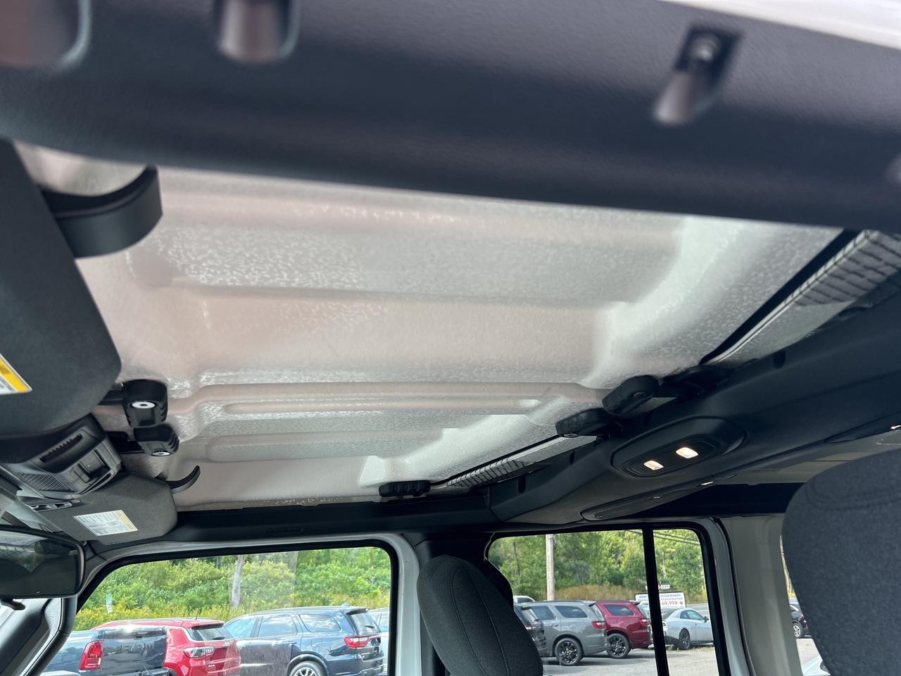 2025 Jeep Wrangler 4-Door Sahara Photo